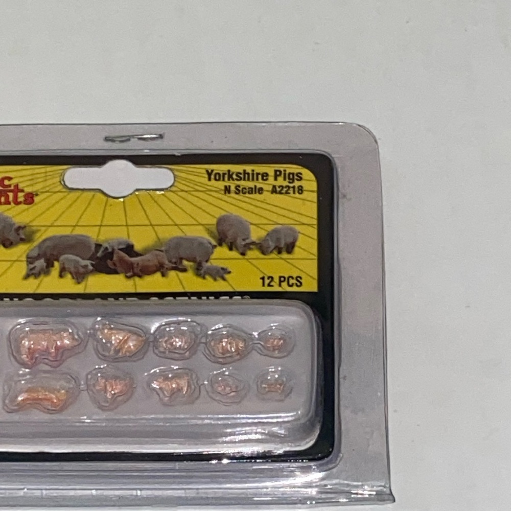 Scenic Accents Woodland Scenics Yorkshire Pigs New 12 Piece Set N Scale A2218 - Picture 4 of 4